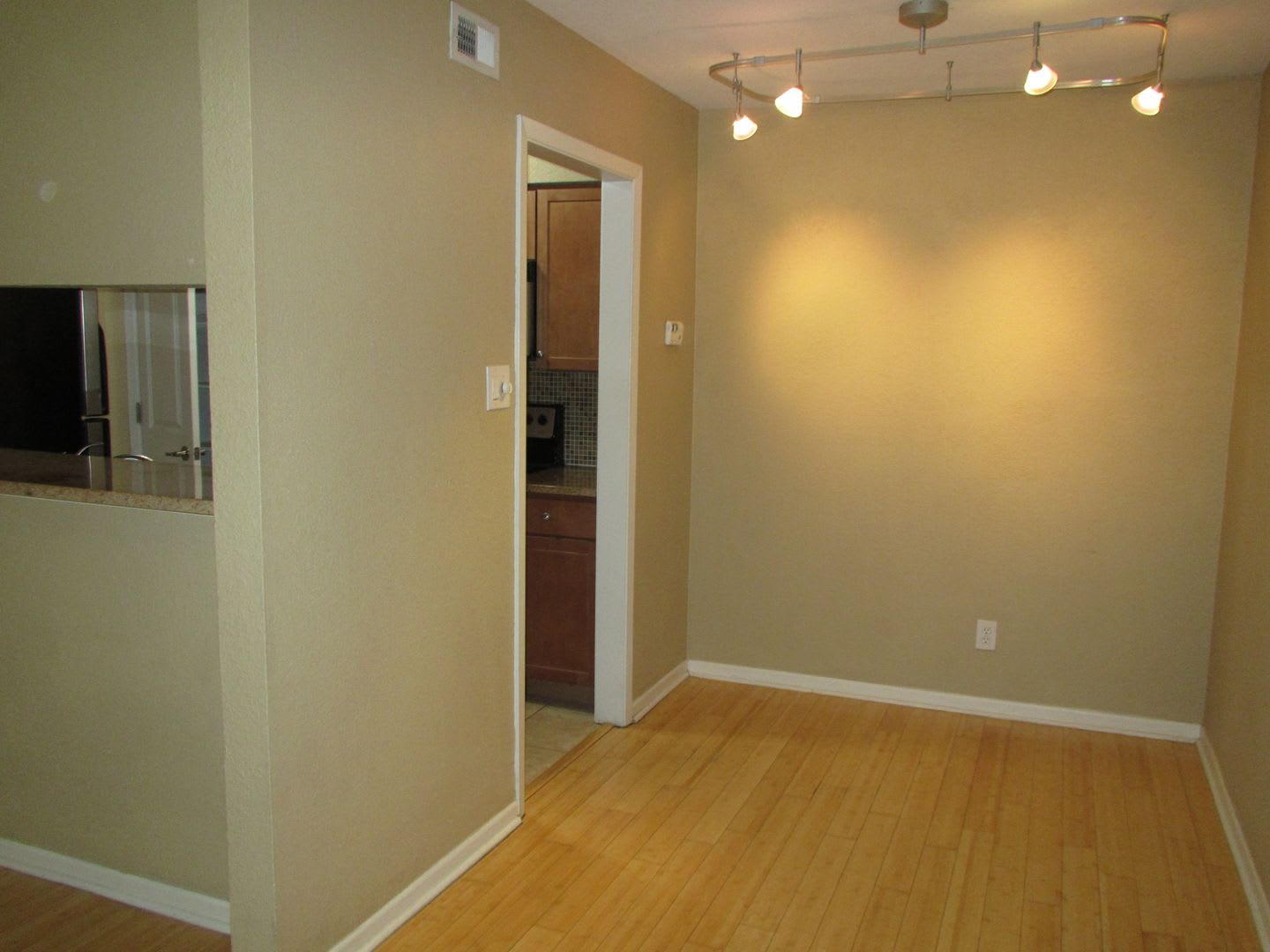 Adorable 1 Bedroom Apartment – photo 5