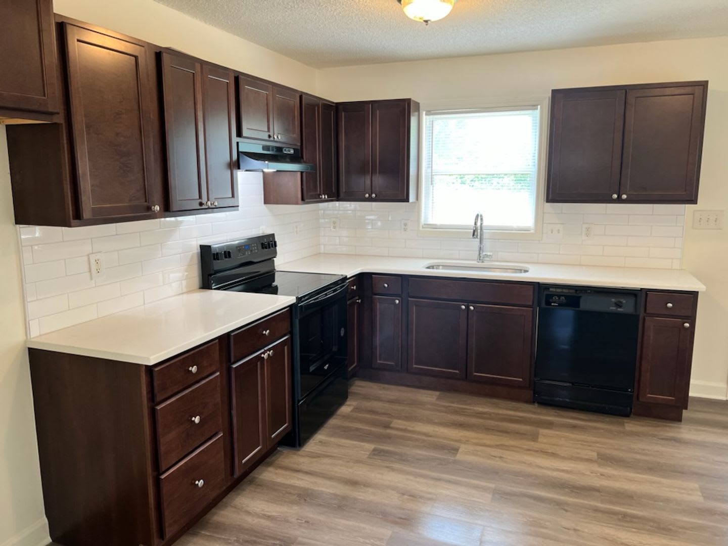 Upcoming Renovated 3 Bedroom Home in Convenient Location! Showings tentatively scheduled to begin 8/3! – photo 1