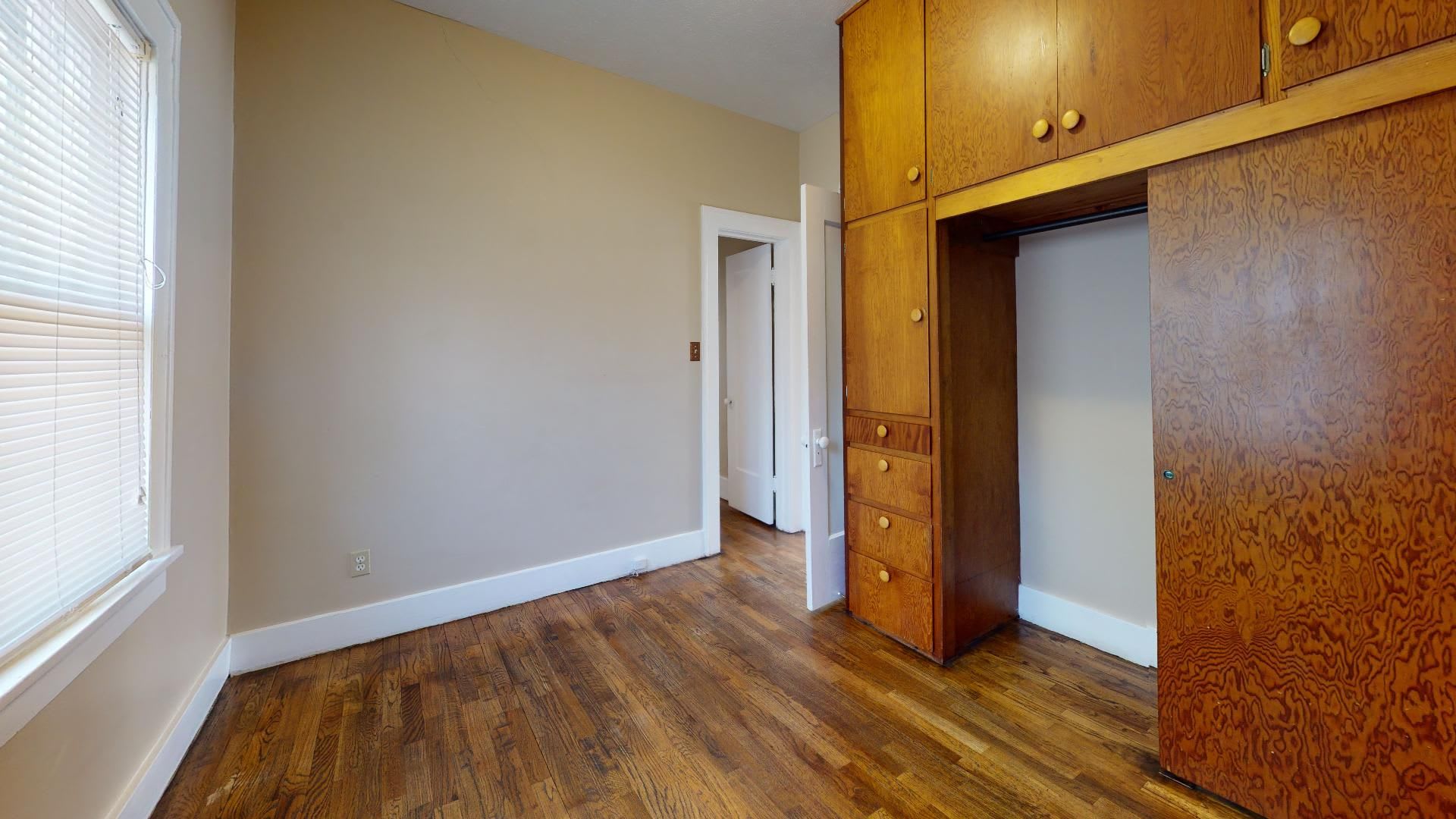 2 Bedroom, 1 Bathroom House with Detached Garage – photo 5