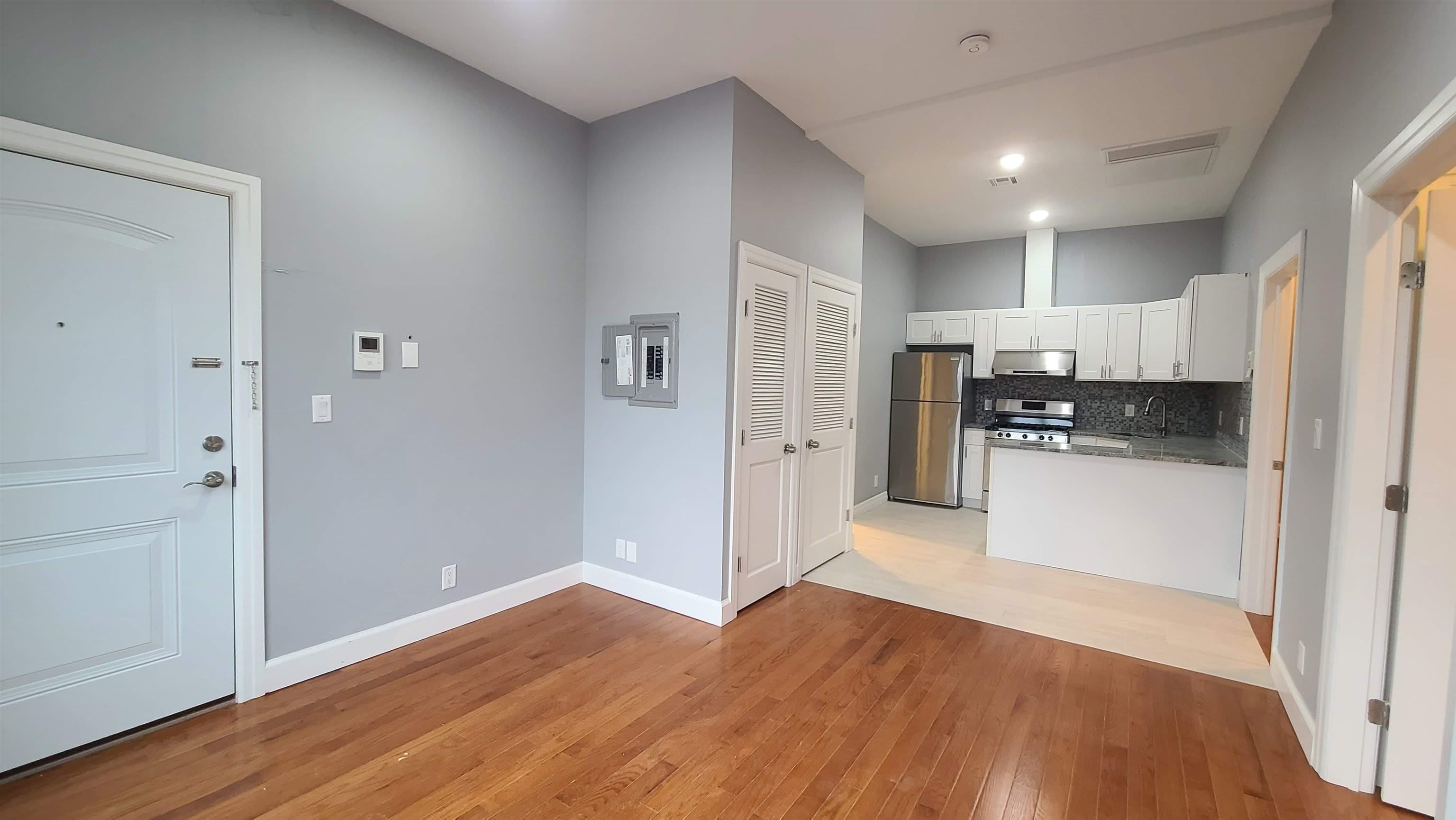 100 GRIFFITH ST – photo 2