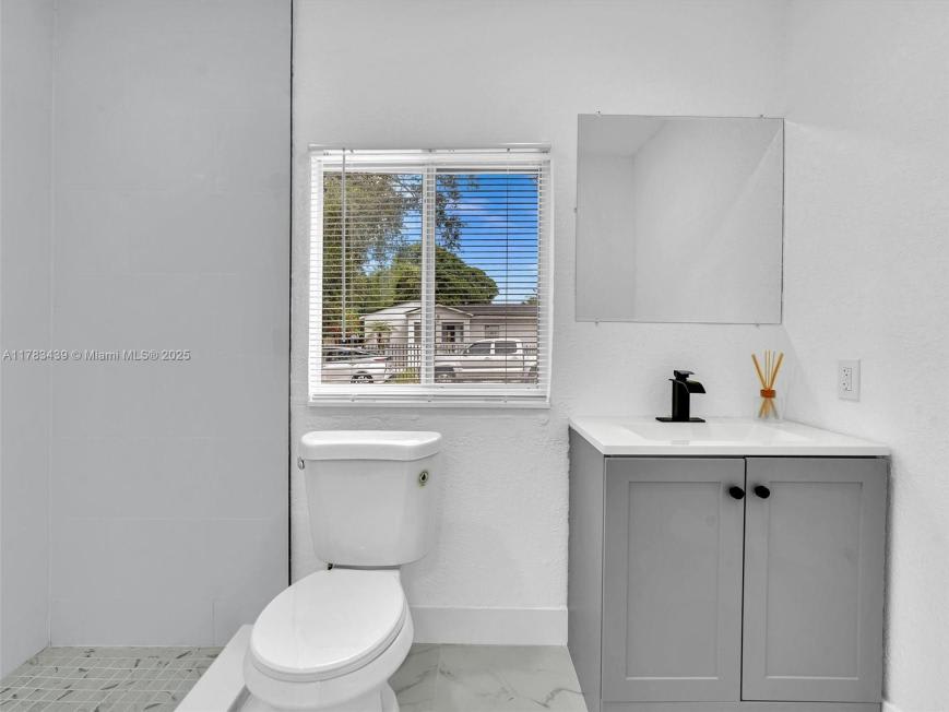 470 NE 165th St – photo 4