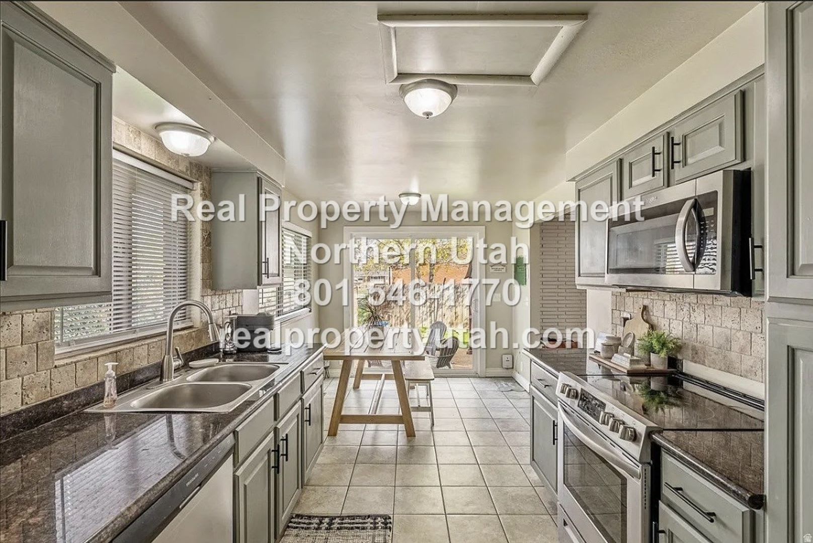 Stunning modern 6-Bedroom 3-Bath Home in Roy. – photo 3