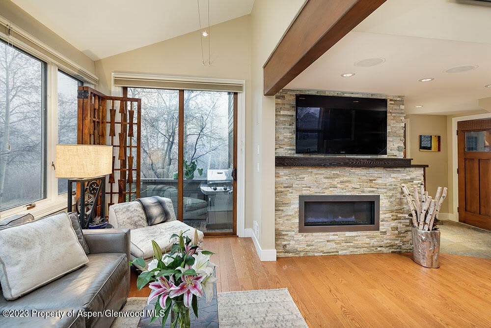 4000 Brush Creek Road – photo 5