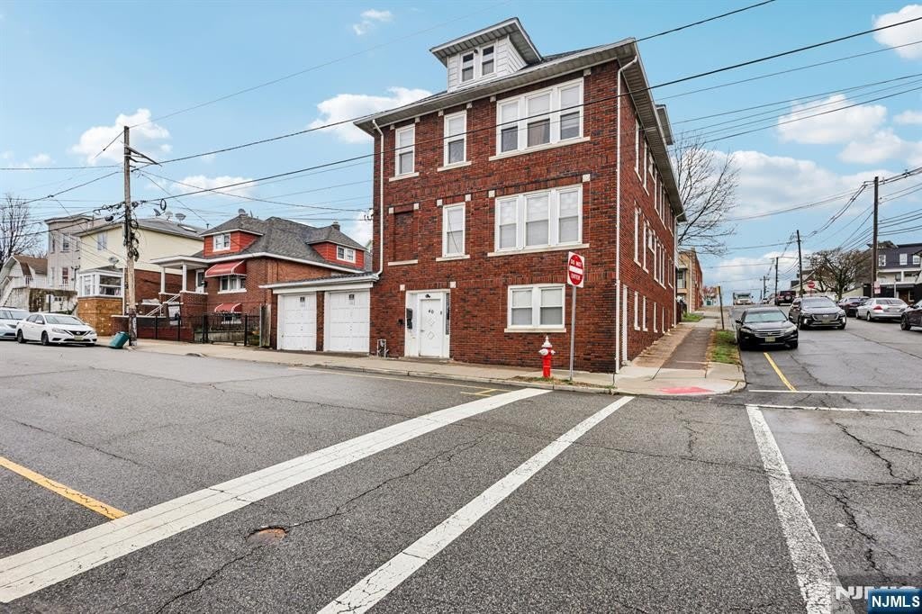 40 Malcolm Avenue – photo 1