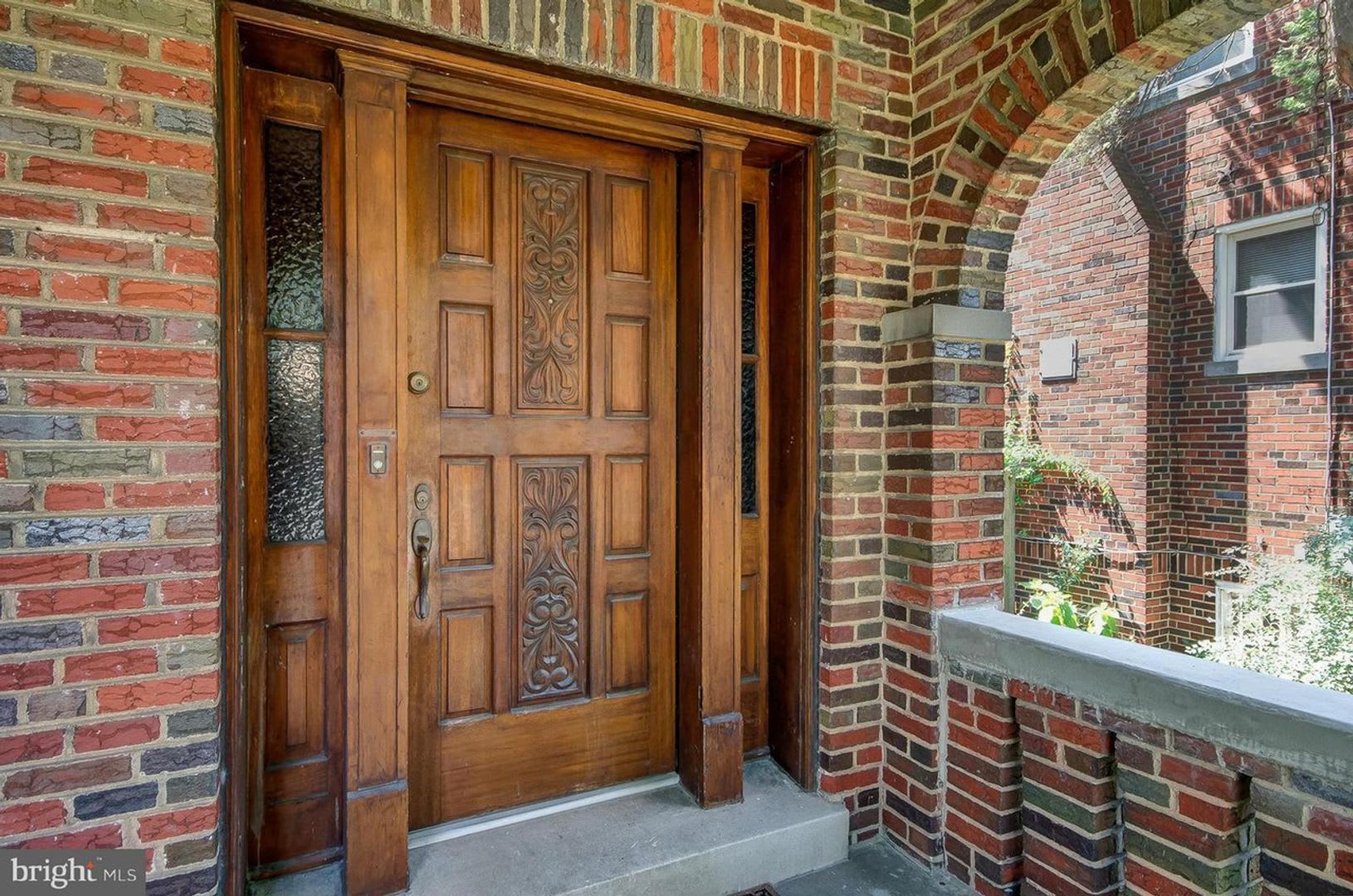 Spacious 4-level detached home – photo 2