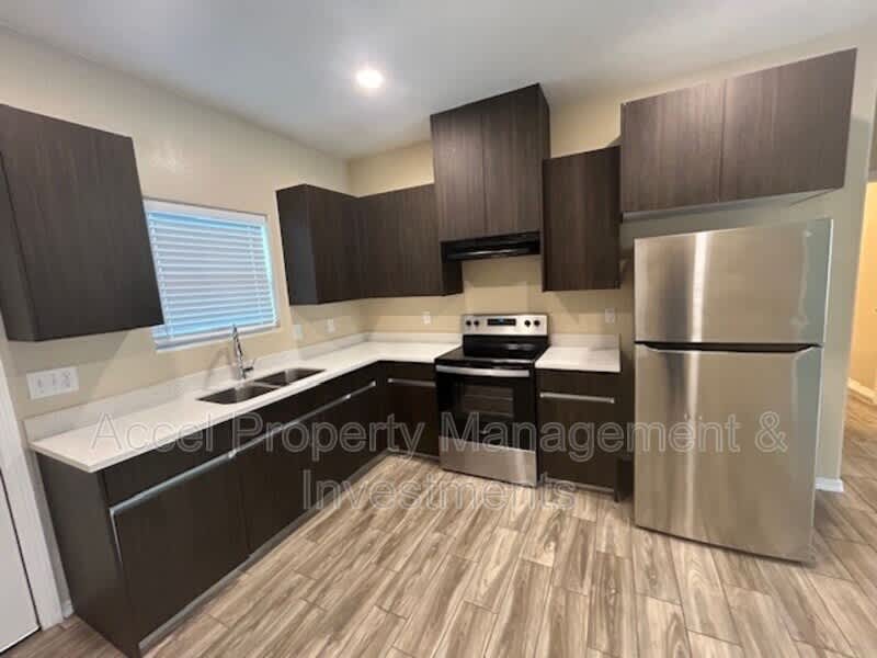 1008 W La Pointe – photo 4