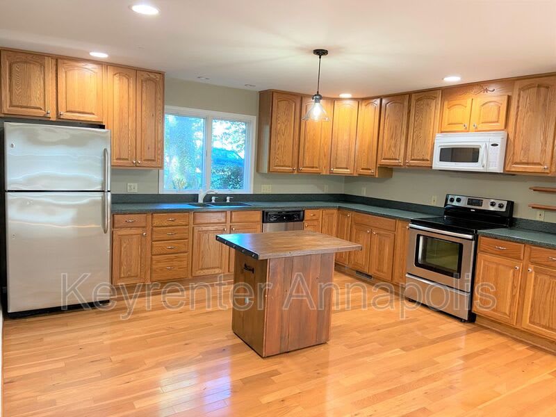 1161 Green Holly Drive – photo 3