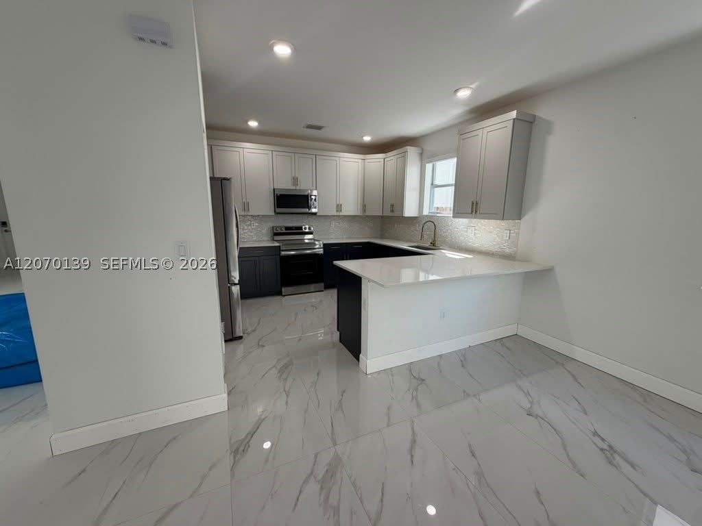 1409 SE 26th Ter – photo 3