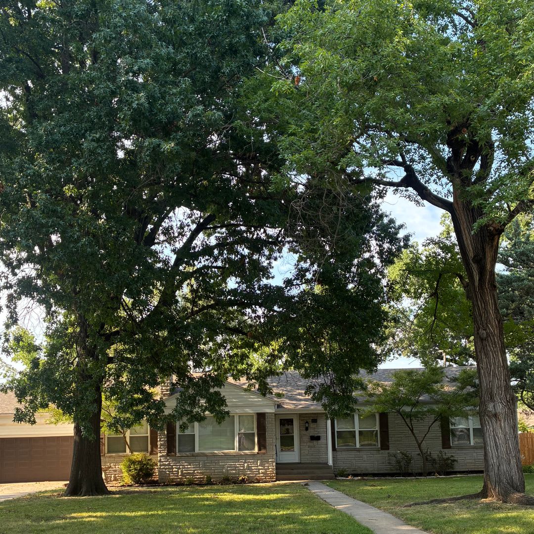 Beautiful 4 Bedroom 3 Bathroom Home In Historic University Heights Subdivision – photo 1