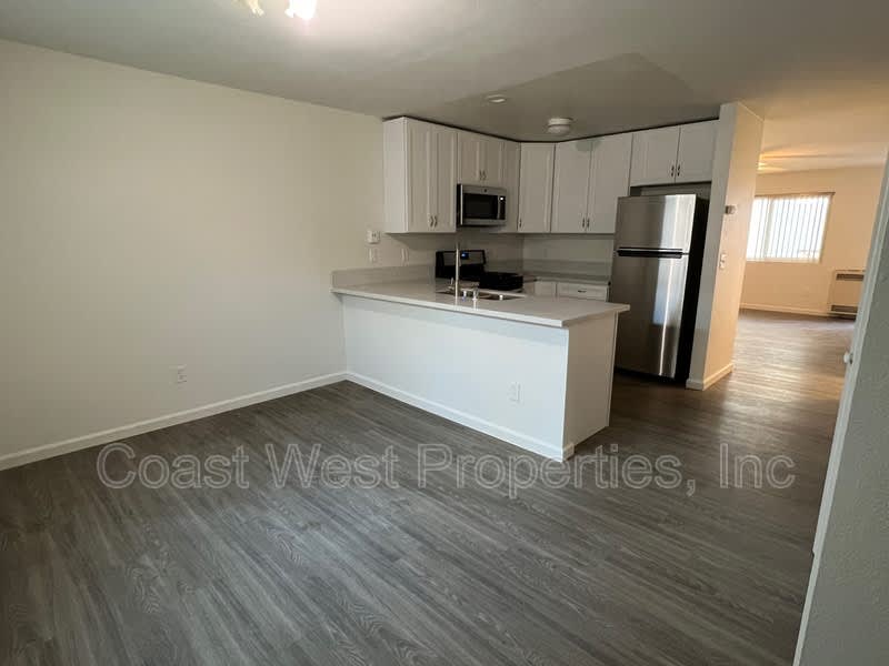 1176 Cypress Avenue – photo 4