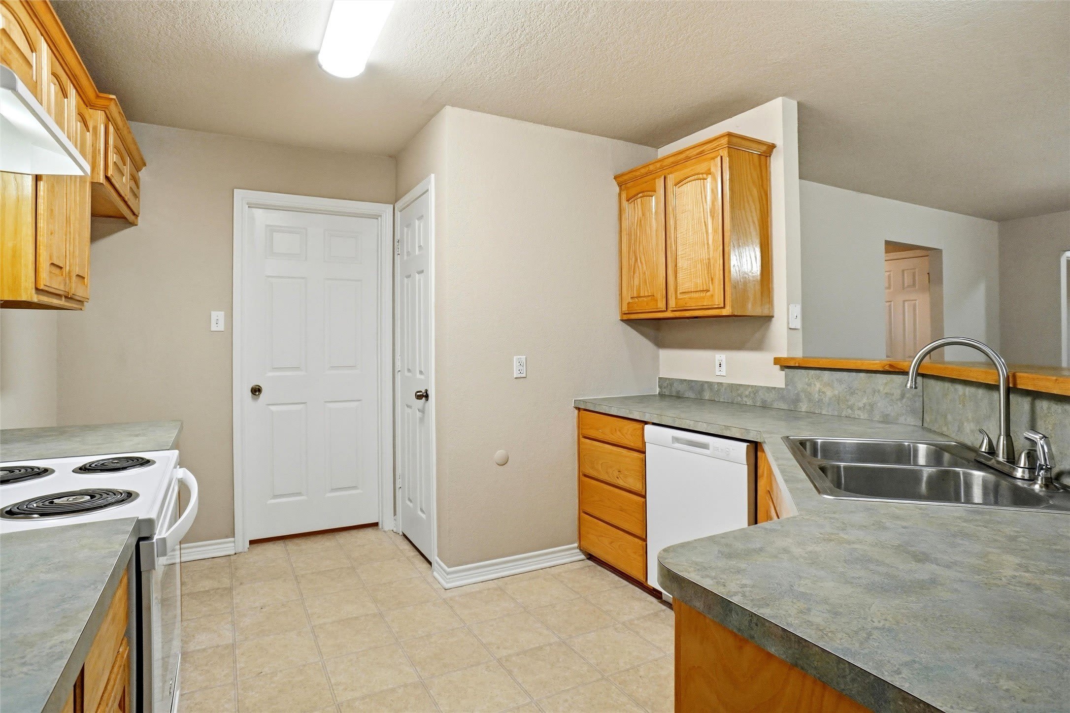 612 N Avenue C – photo 4
