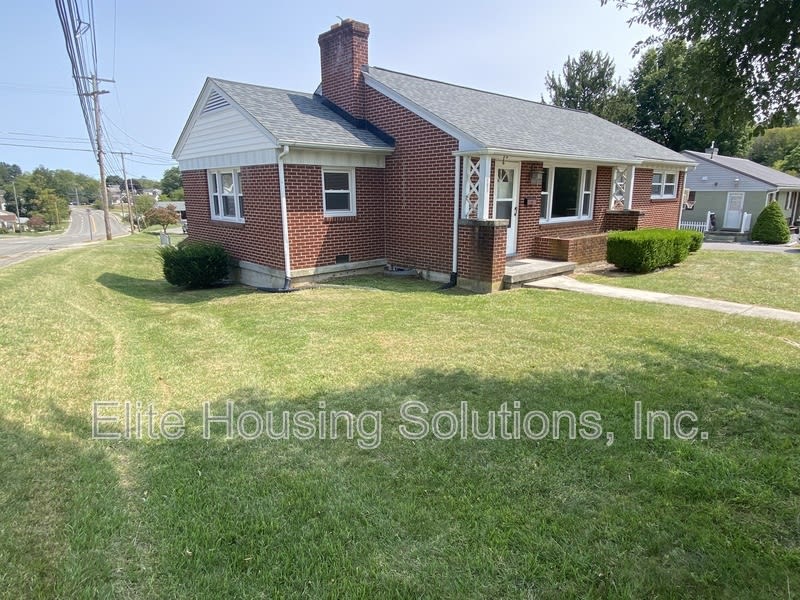 890 N 10th St. – photo 1