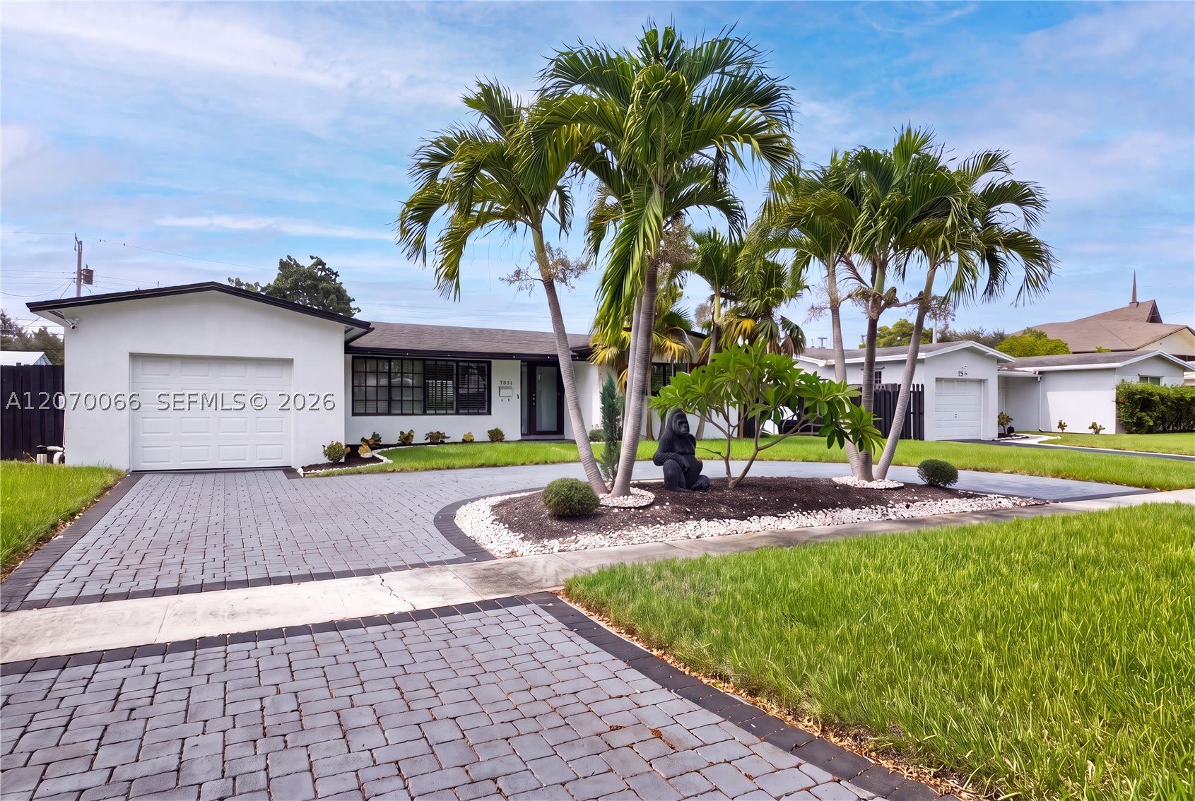 5321 Lincoln St – photo 2