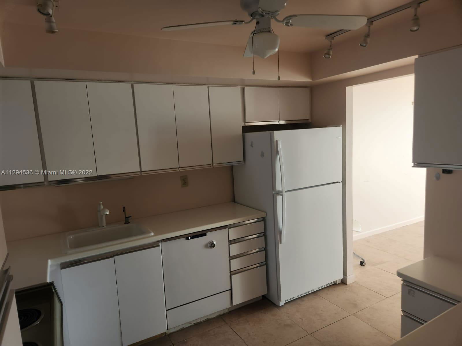 18041 Biscayne Boulevard – photo 5