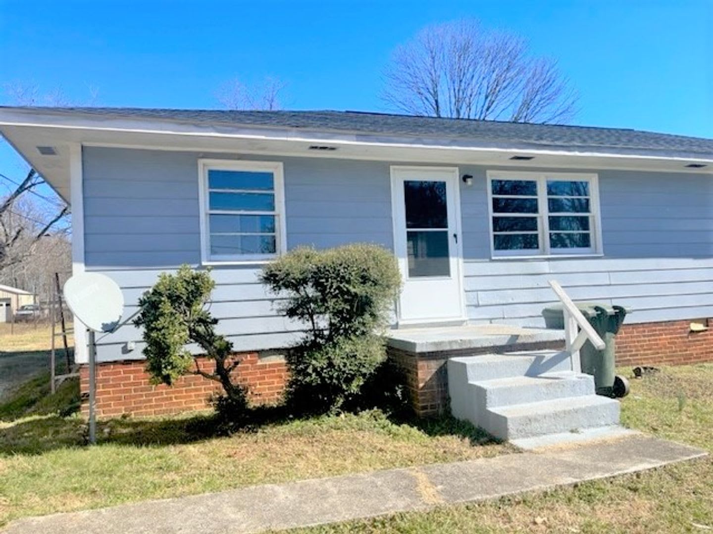 Renovated Duplex Available Now – photo 1