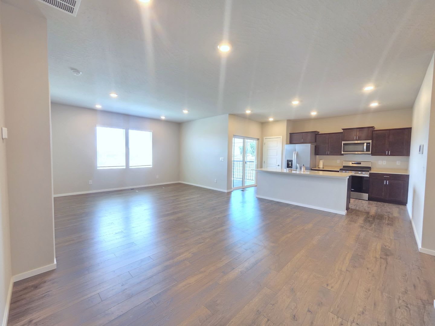 2 700 3 Bed 2 Bath Gorgeous Single Level Home With Beautiful Views – photo 3