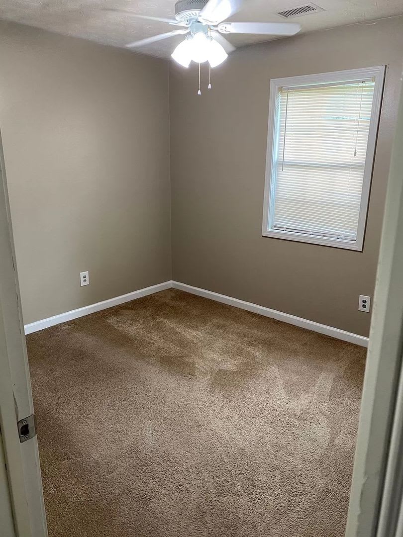 Room in 4 Bedroom Home at 1658 Georgia Ave – photo 3