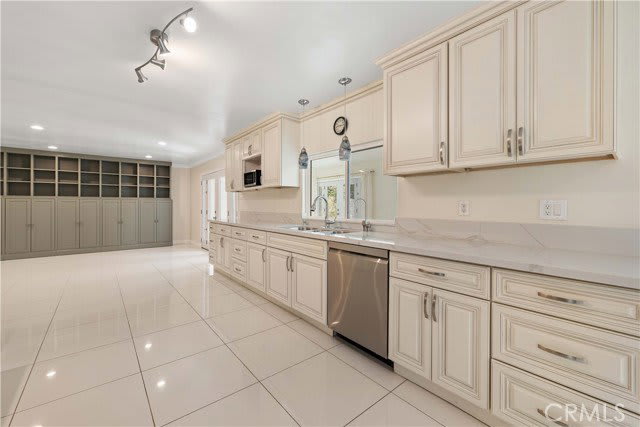 15406 Lull Street – photo 5