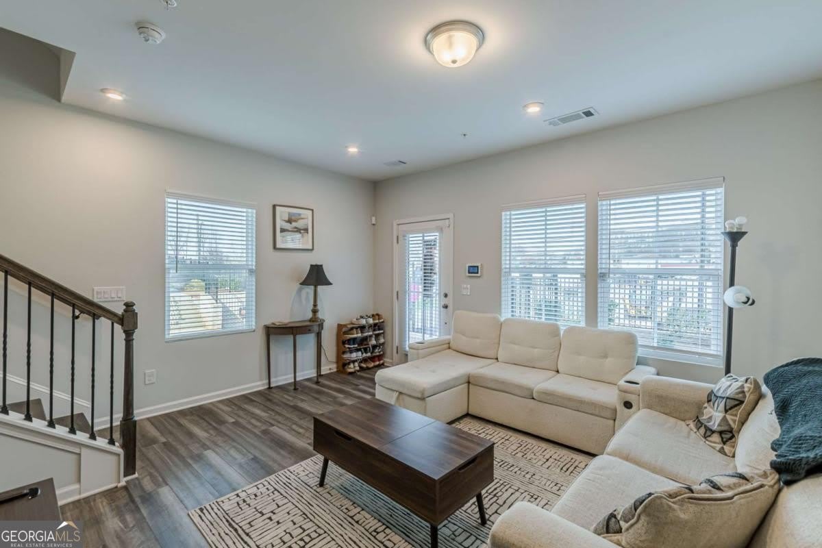 1205 Skylar LN SE – photo 4