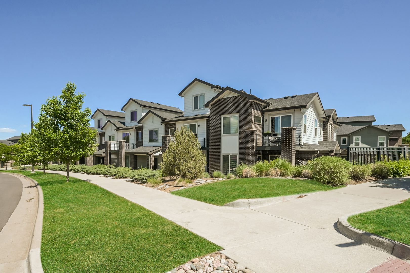 Beautiful 3 Bed 2 5 Bath Townhome – photo 2