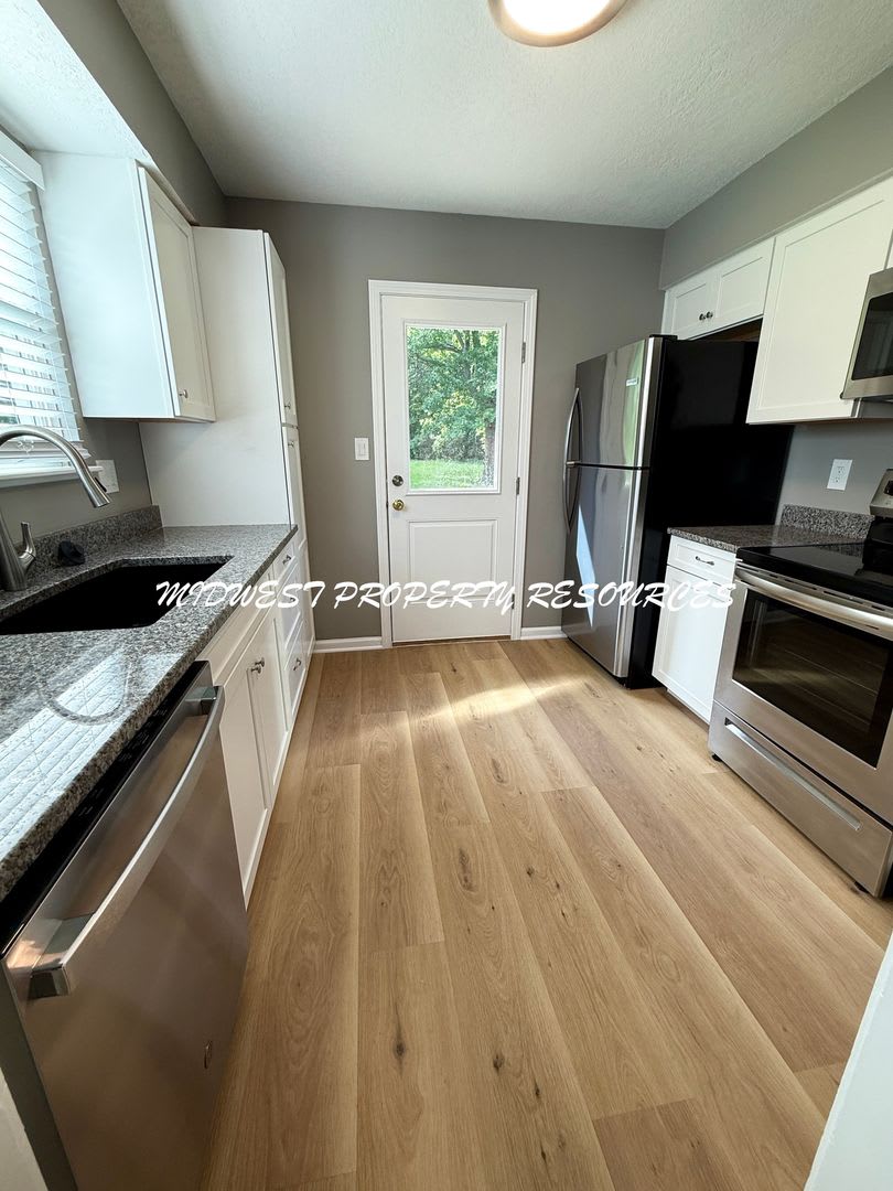 Large Updated 3 Bedroom 2 Bath Duplex In Lee S Summit – photo 5