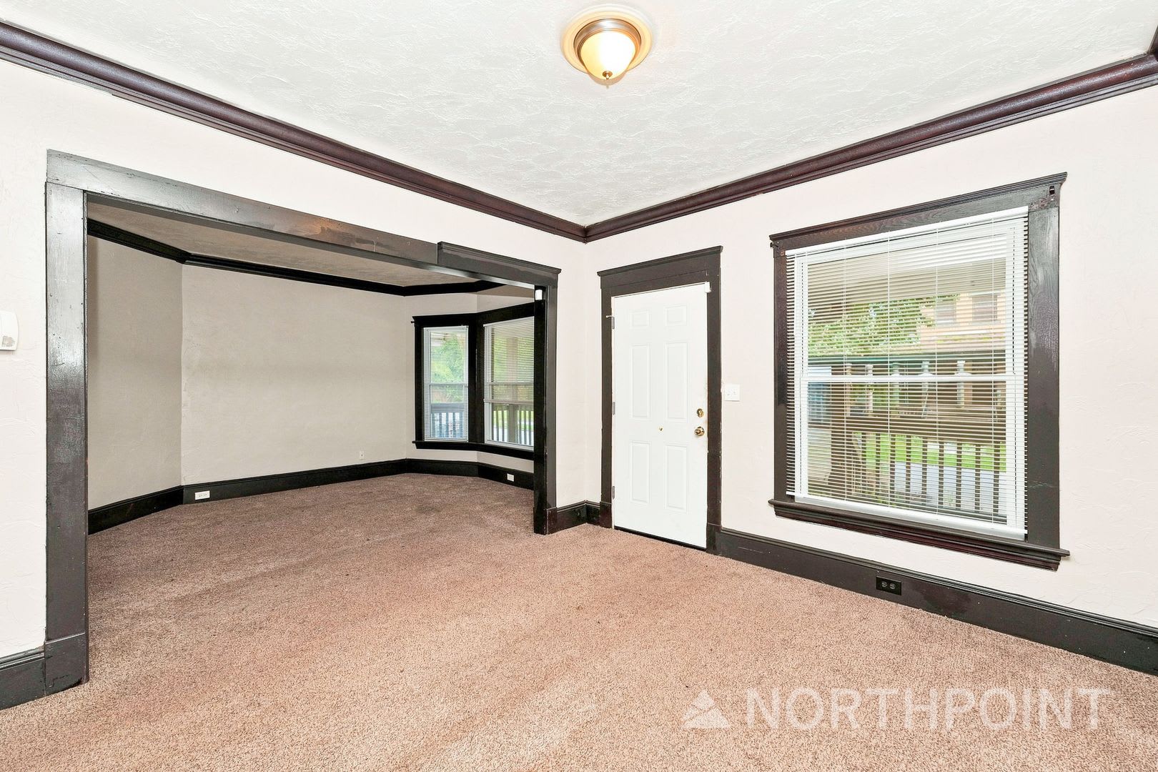 Single Family- 4 bedrooms- large front porch – photo 2