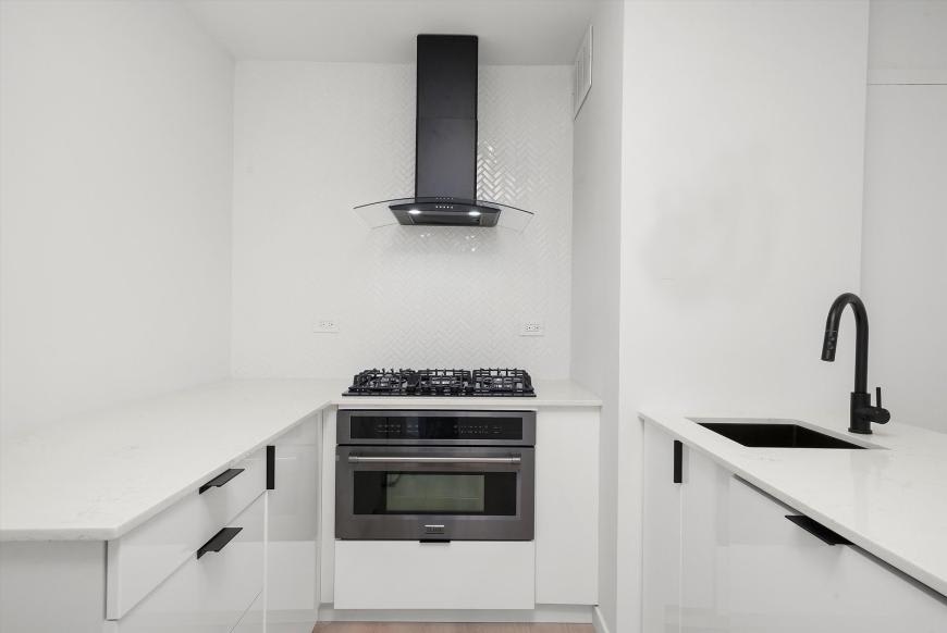 247 W Chestnut – photo 4
