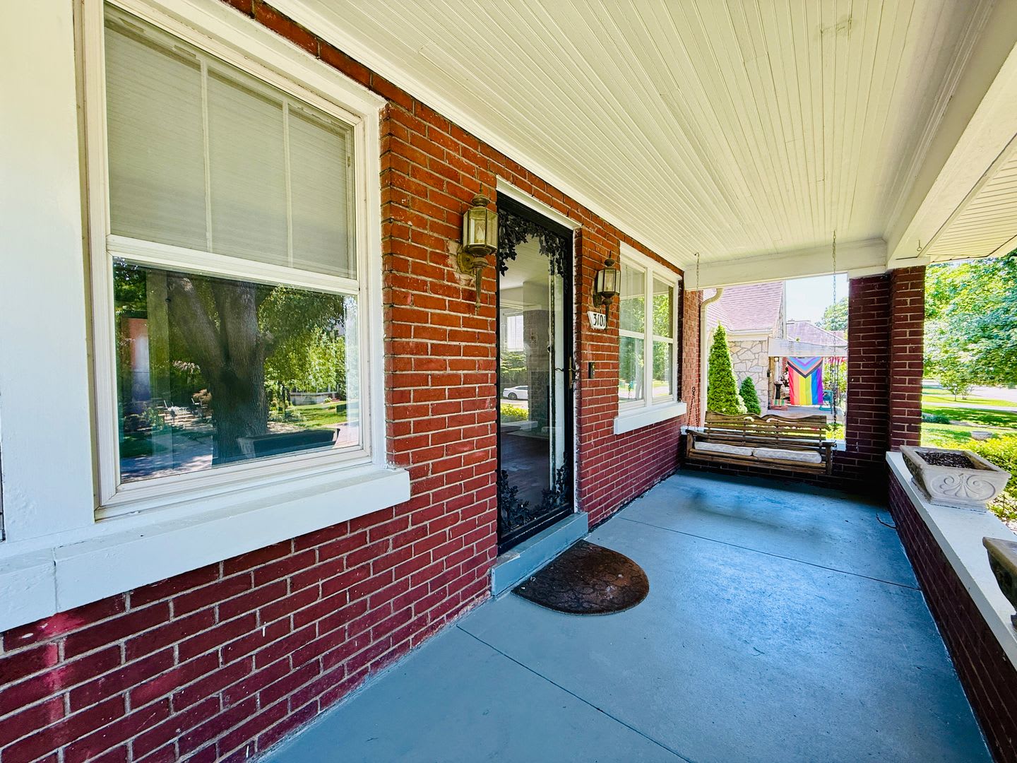 Charming 5 Bedroom 2 Bath Home with BASEMENT located in Audubon Park – photo 2