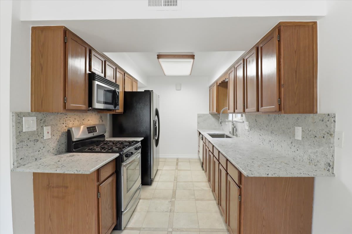 577 Houston Drive – photo 3