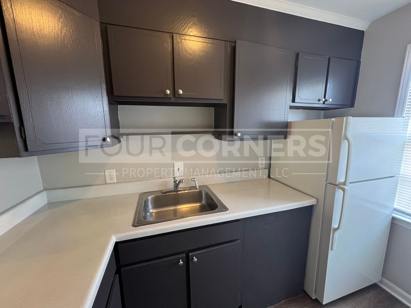 Spacious 2 Bedroom 1.5 Bath Townhome – photo 3