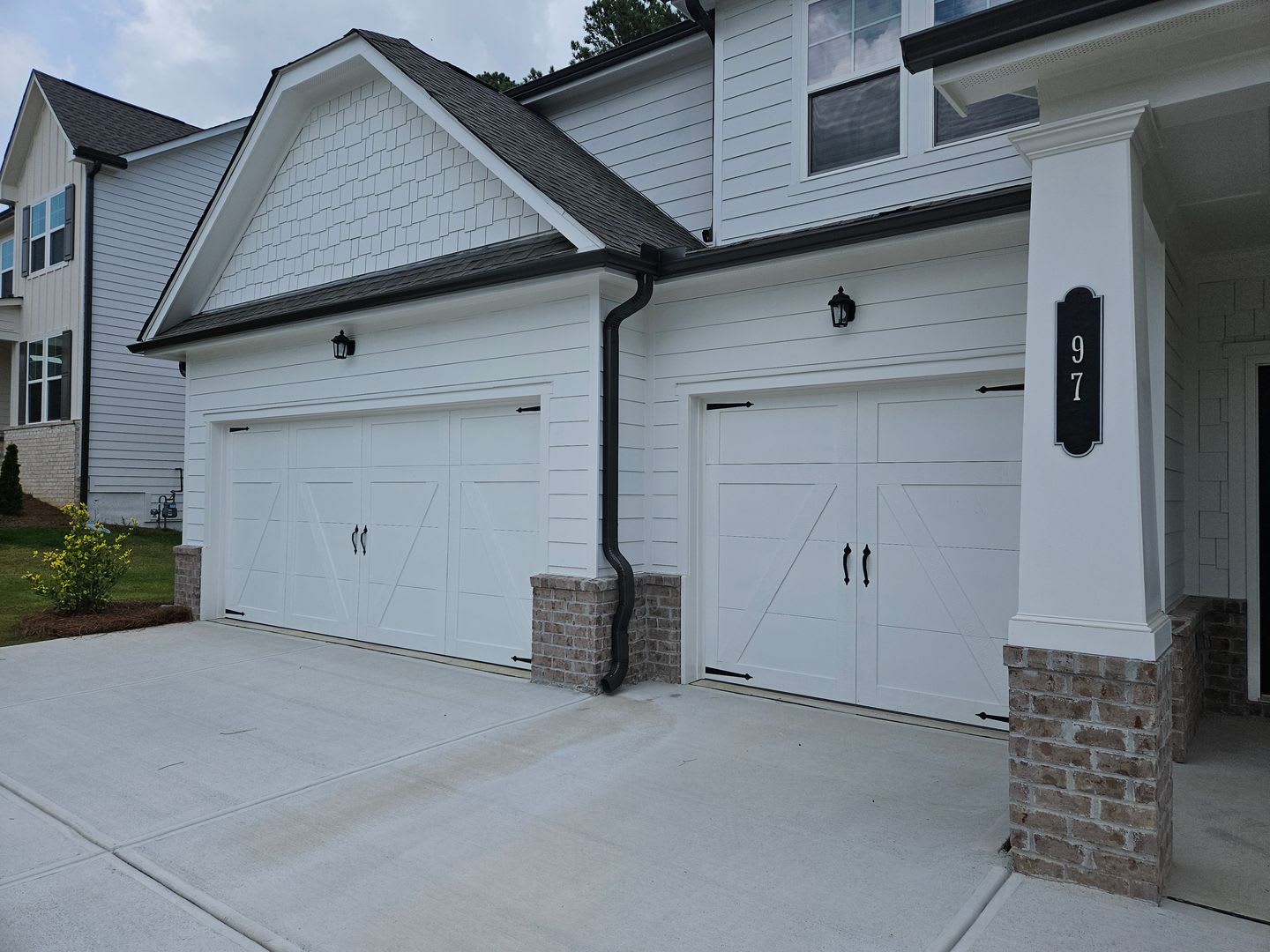 Like New Traditional Farmhouse Style Home – photo 3