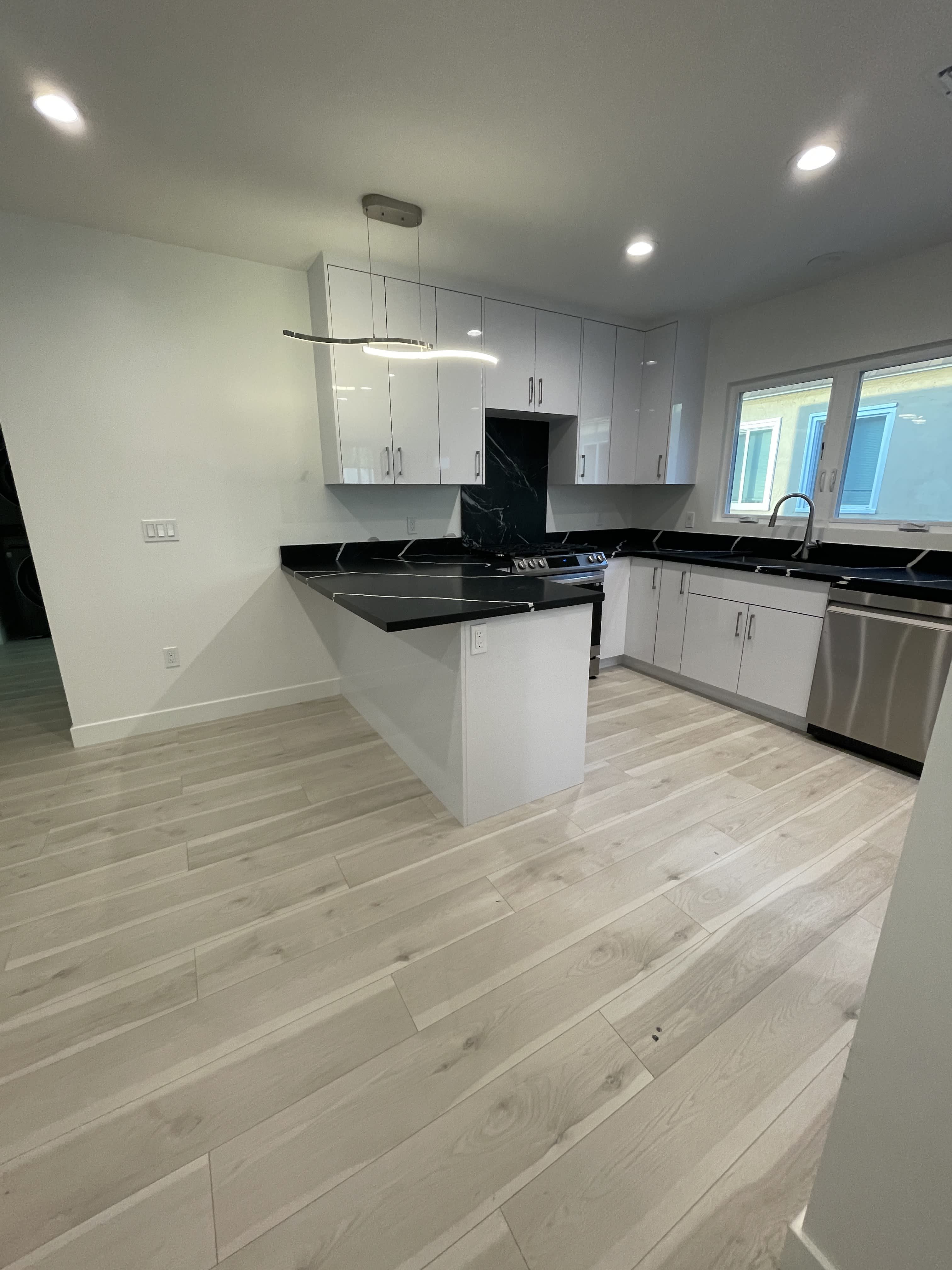 1049 Davis Avenue – photo 2