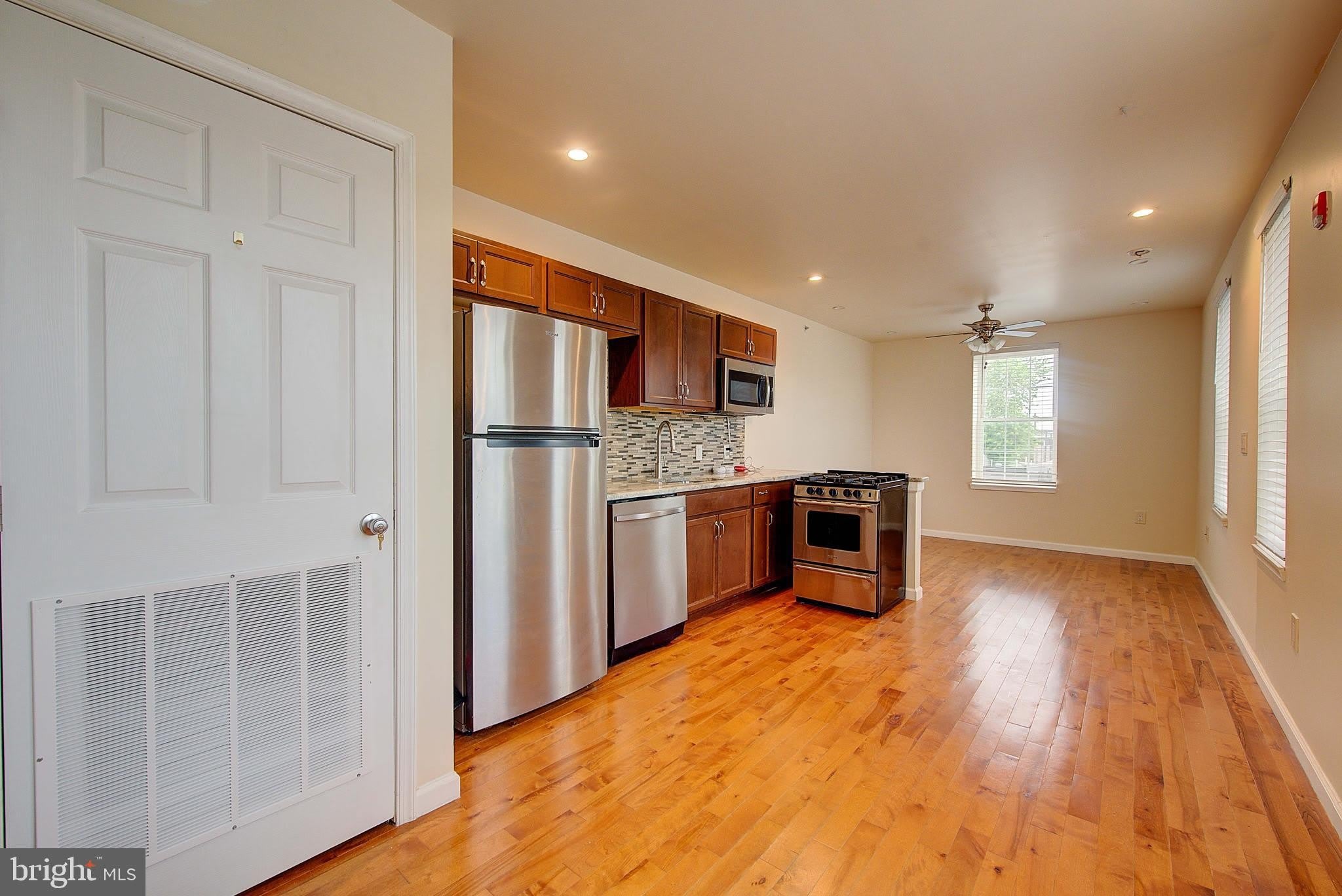 1516 CHRISTIAN Street – photo 5