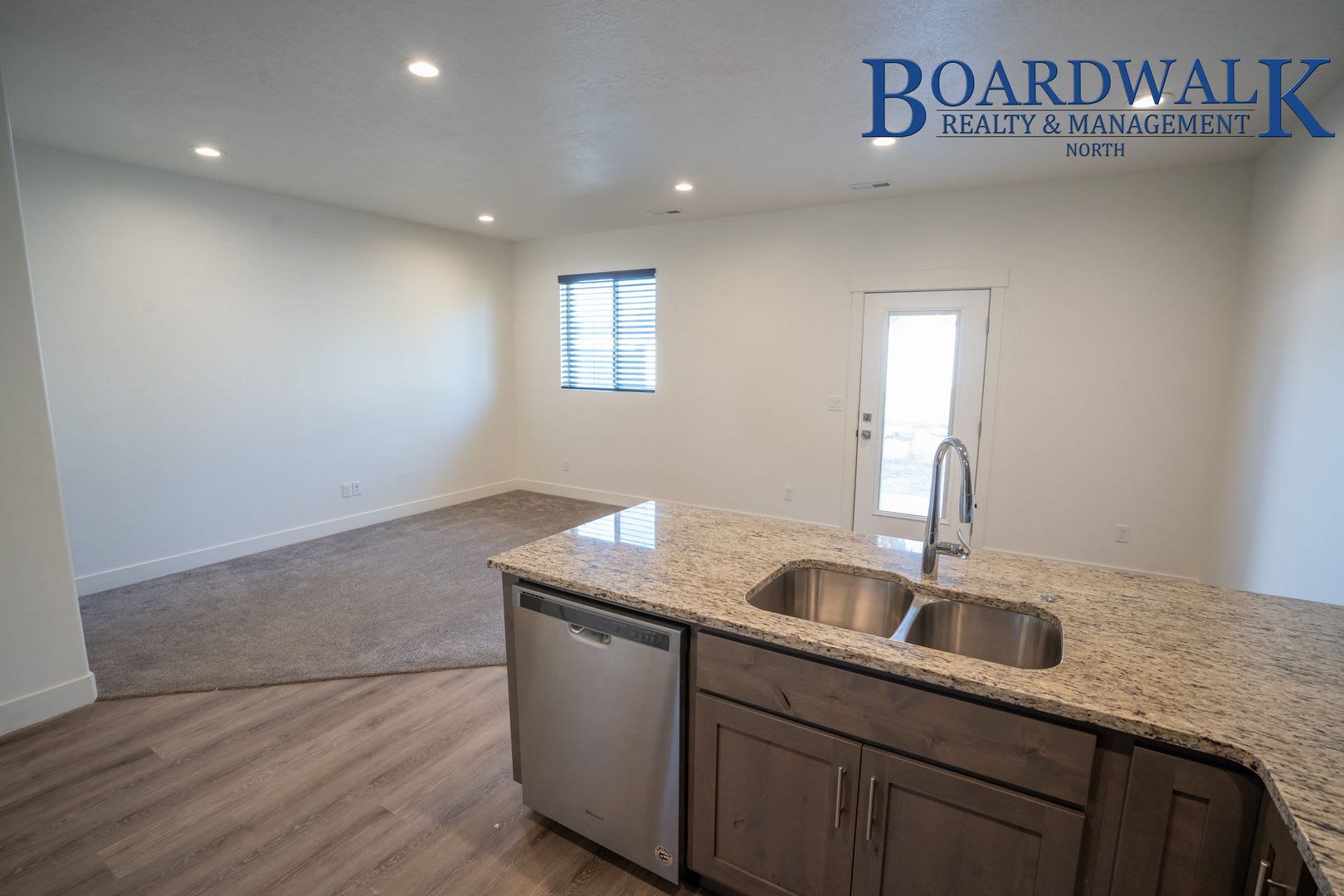 Great 3 Bedroom Townhome with Garage – photo 3