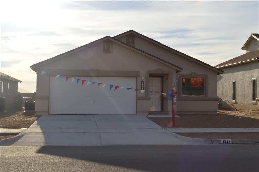 Gorgeous Three Bedroom Two Bath home in East El Paso!! – photo 1