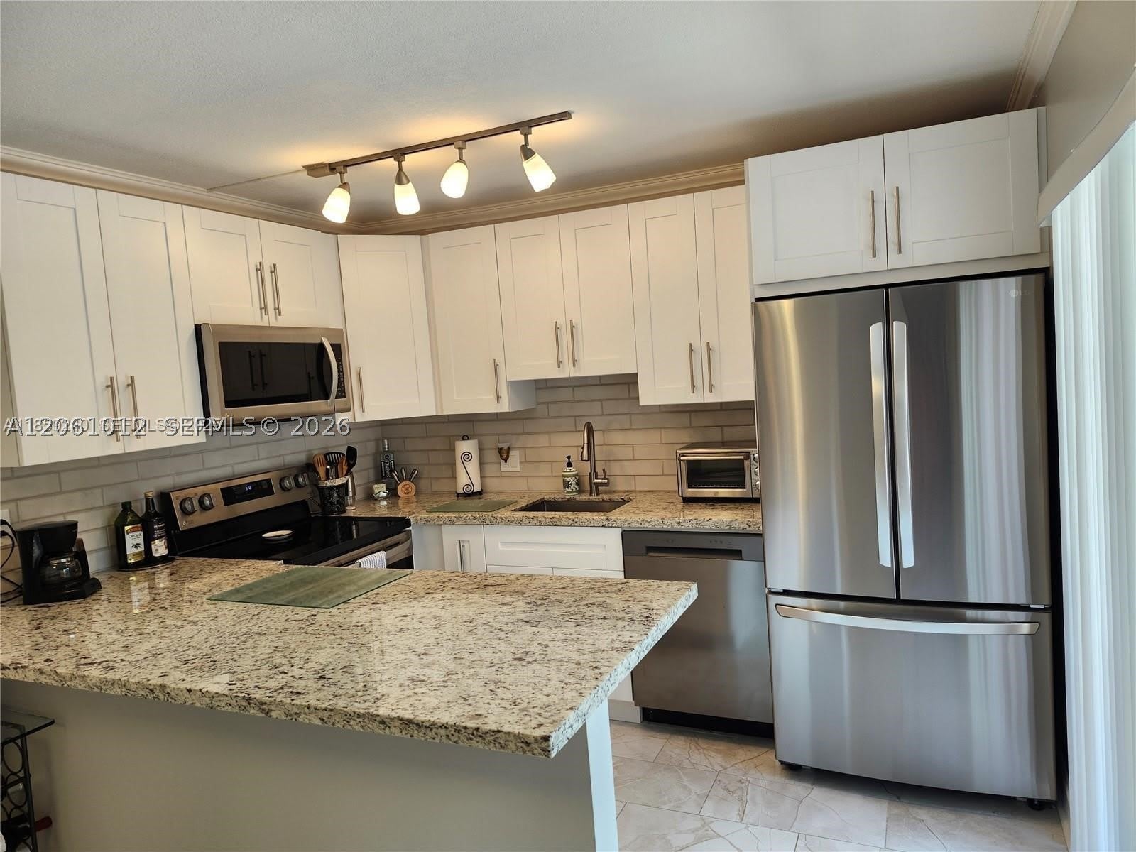 1460 Augusta Cir – photo 3