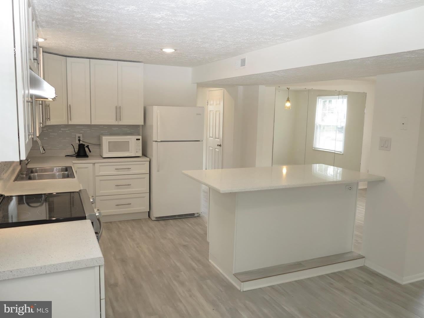 8406 Woodford Ct – photo 5