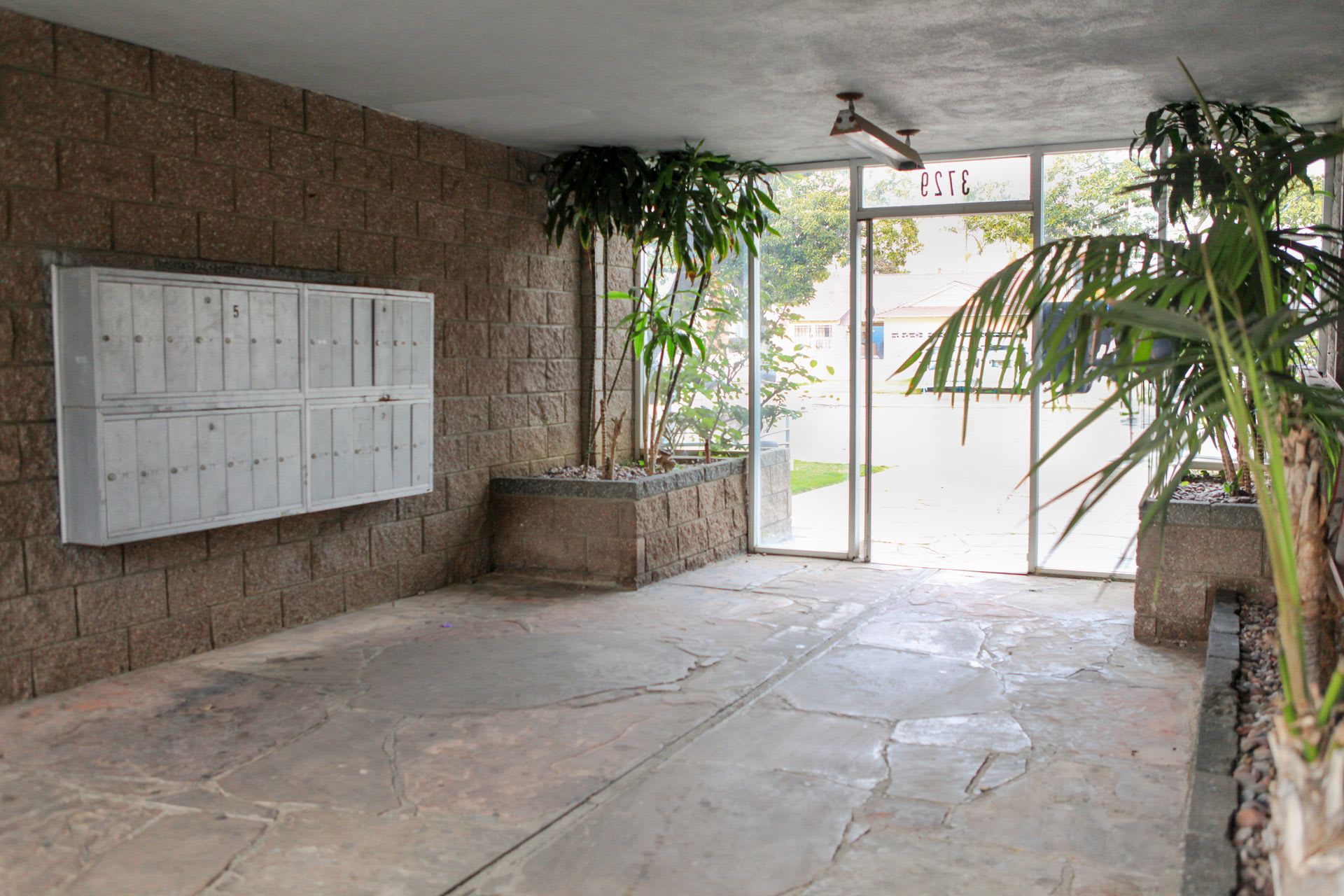 McLaughlin Apartments – photo 5