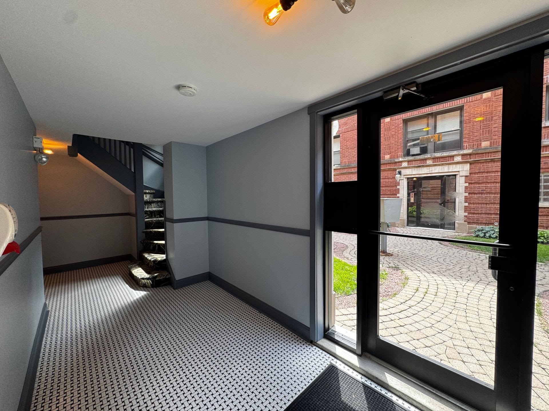 1 Bedroom In Prime Location Near Loyola Park Beach – photo 3