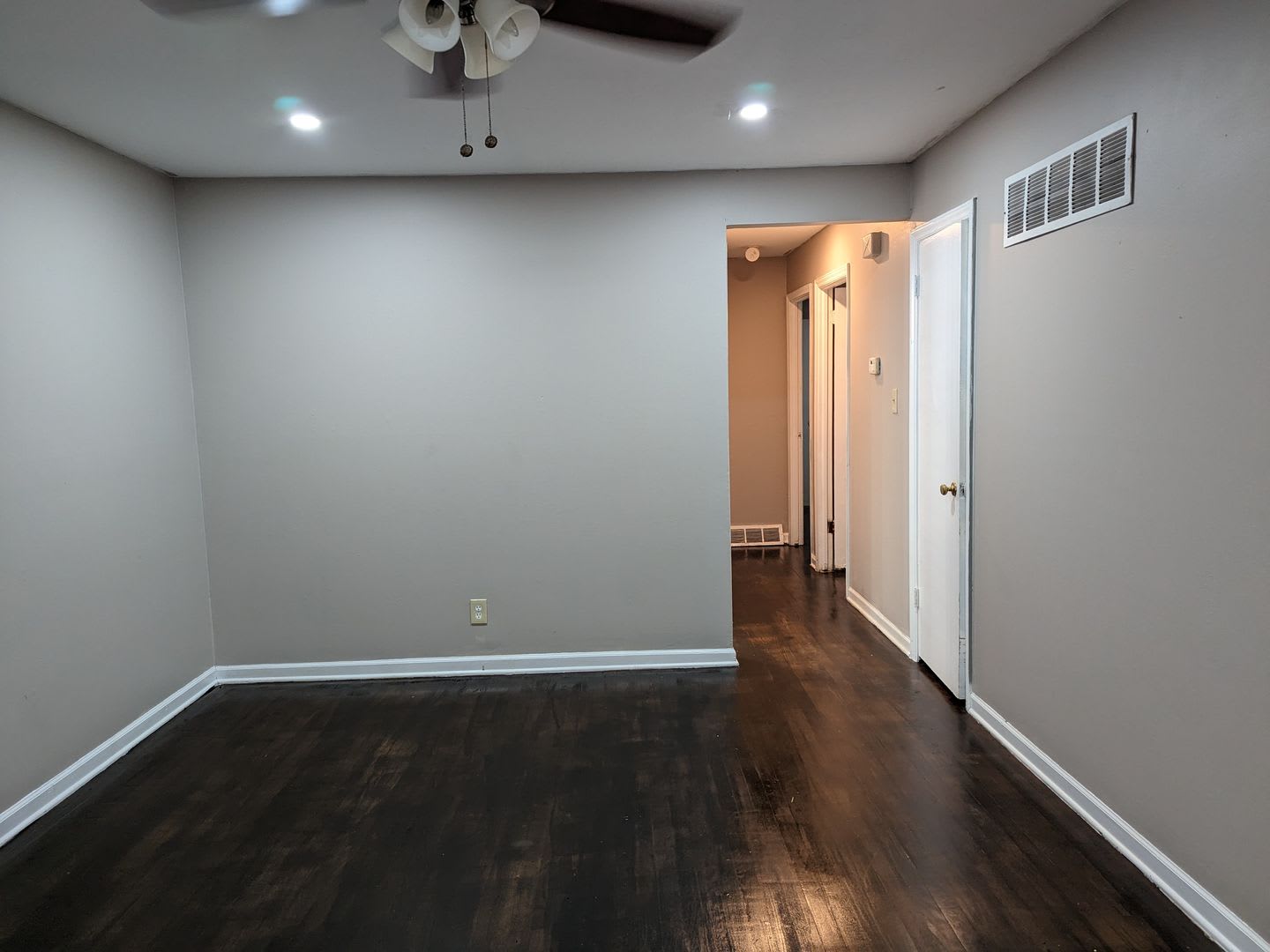 3 Bedroom House At Chiefs And Royals Stadium With A 600 Sf Garage Work Shop – photo 3