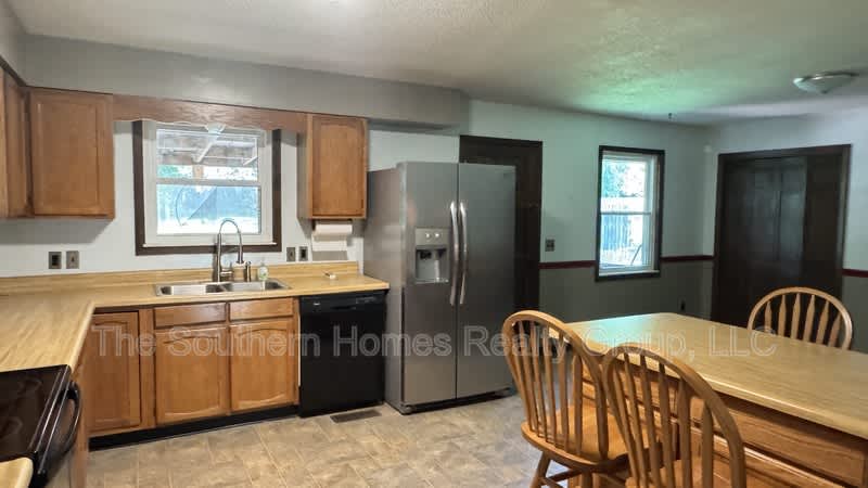 1305 Ridgeway Circle – photo 3