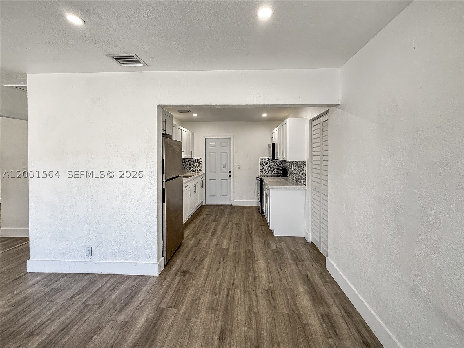 2620 NW 18th Ter – photo 2