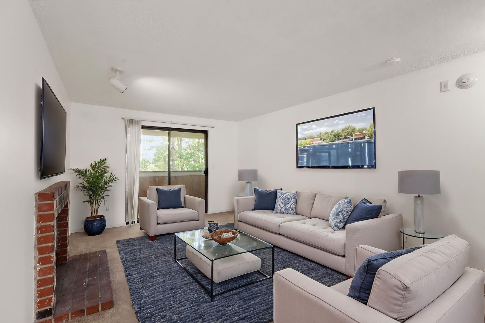 New Carpet And Paint Top Floor 2Drm 2 Full Bath Open Floor Plan Pool Water Sewer Garbage Included In Rent – photo 3