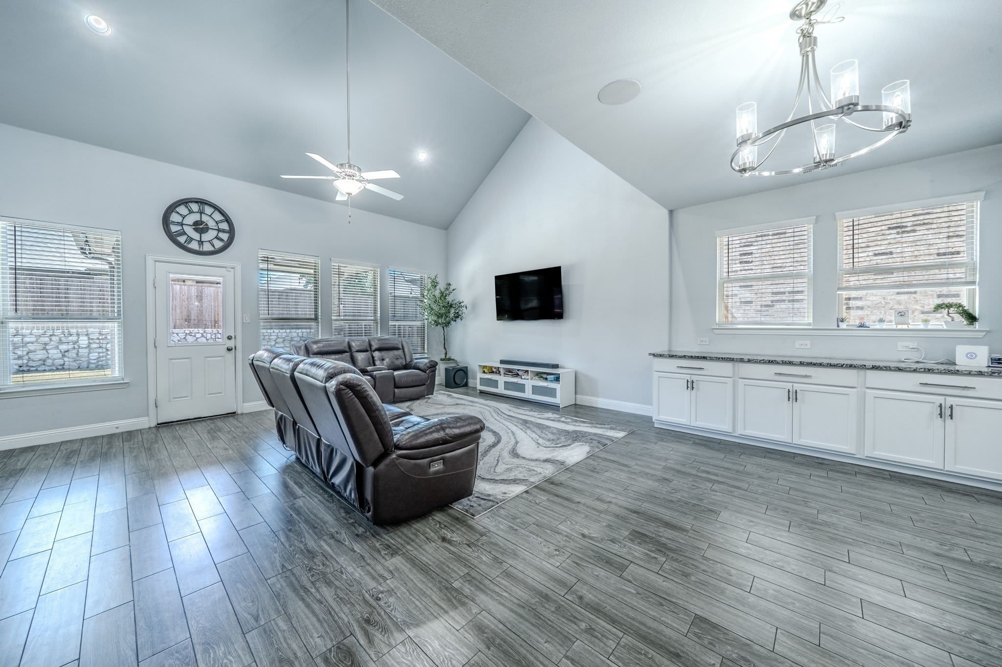 6132 Hightower Street – photo 4