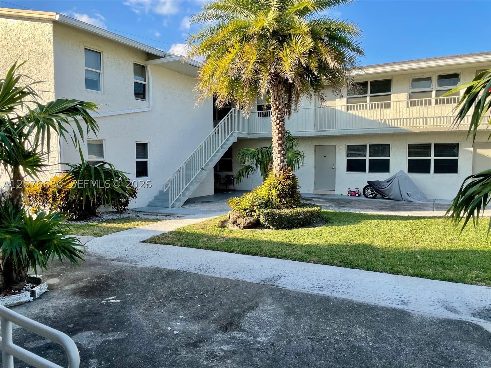 1077 SE 22nd Ave – photo 2
