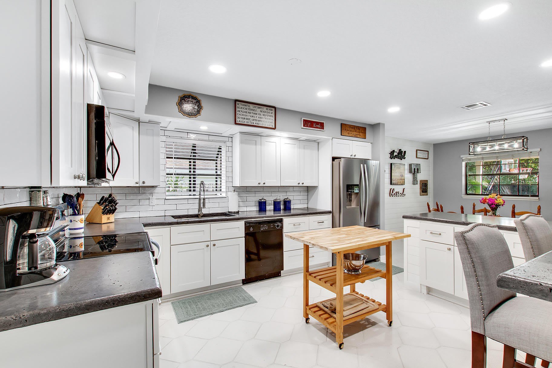 912 Blueberry Drive – photo 1