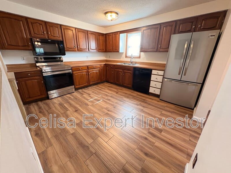 2819 Autumn Leaf Lane – photo 4