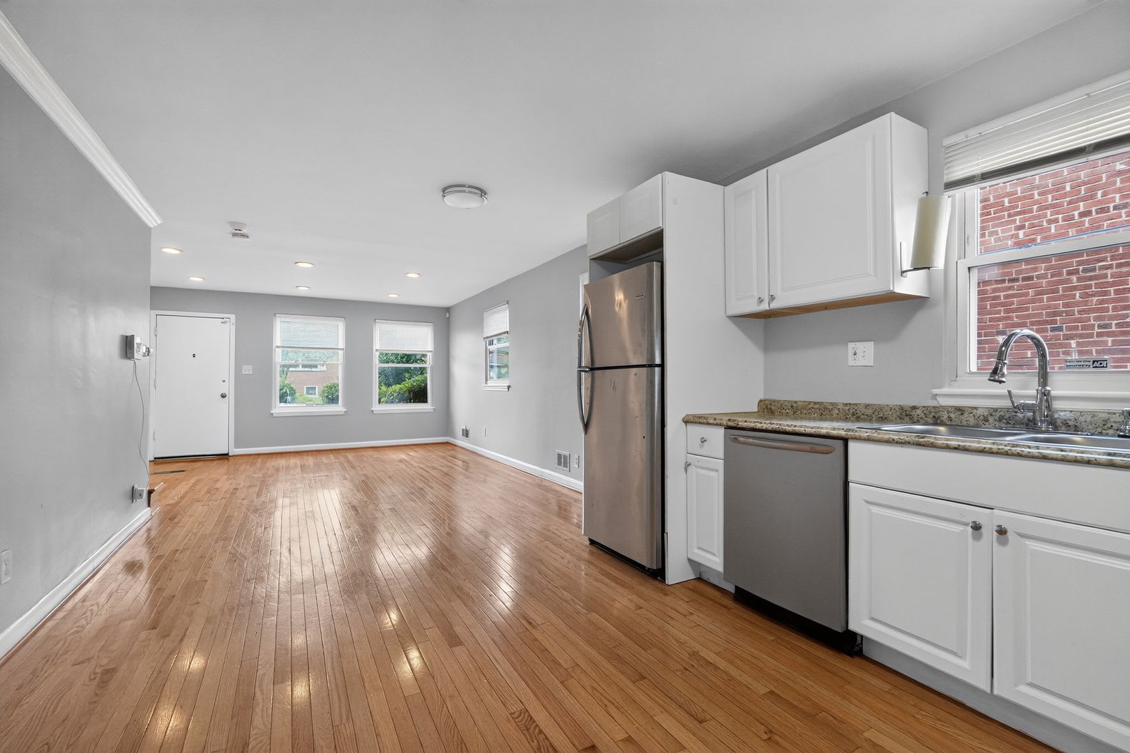 Beautiful 3BR Single-Family Home with Spacious Yard Near Fort Totten – photo 4