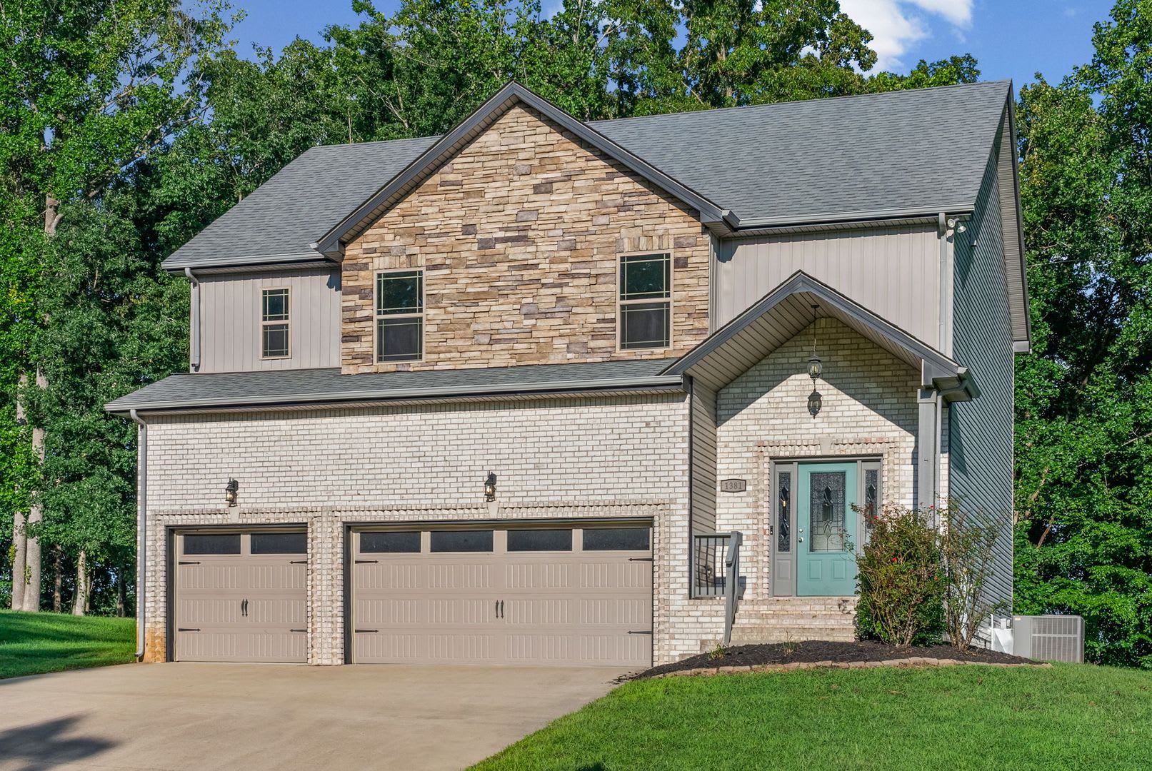 Pet Friendly Four Bedroom! – photo 3