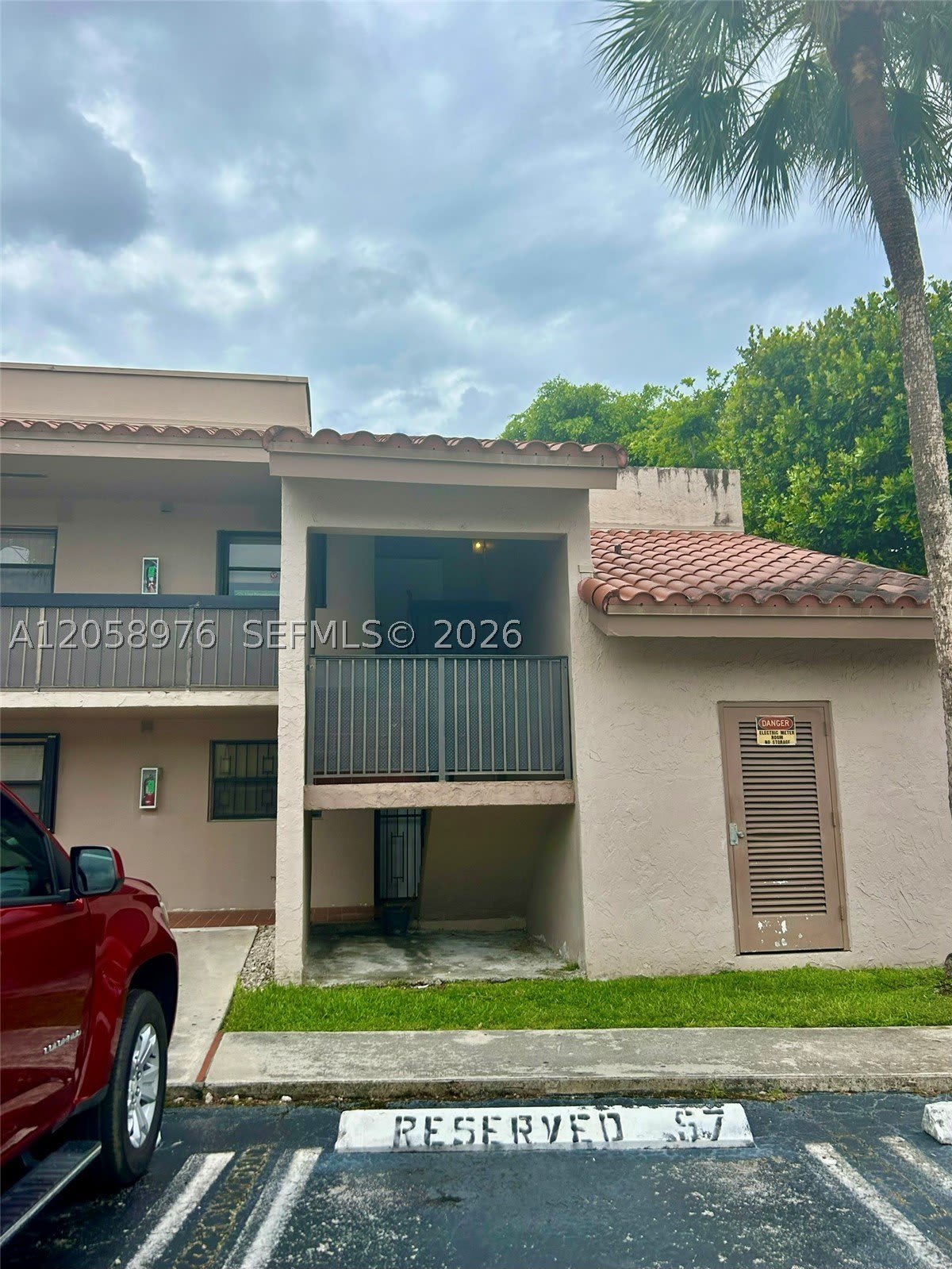210 W Park Dr – photo 1